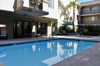 Pool (heated)